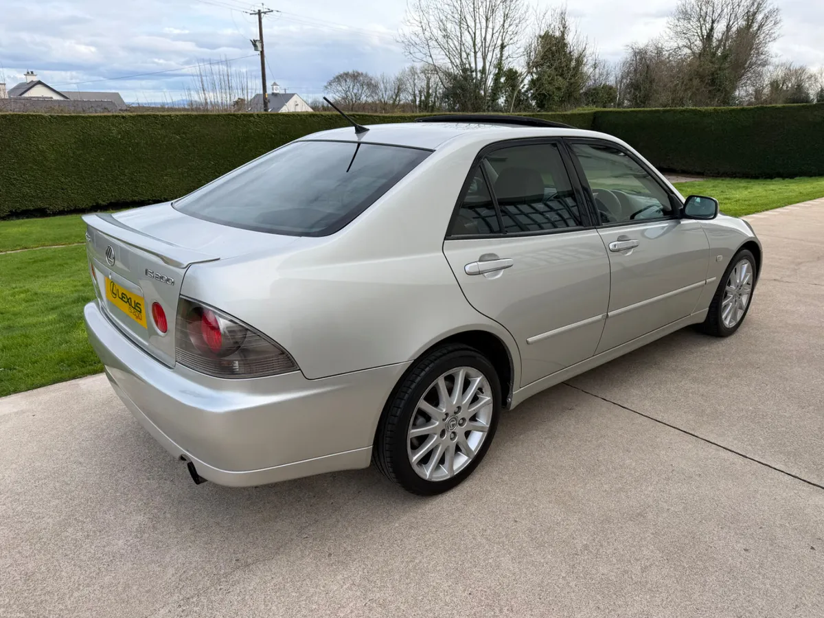 2004 LEXUS IS200 SPORT | LSD | SUNROOF | LEATHER - Image 2