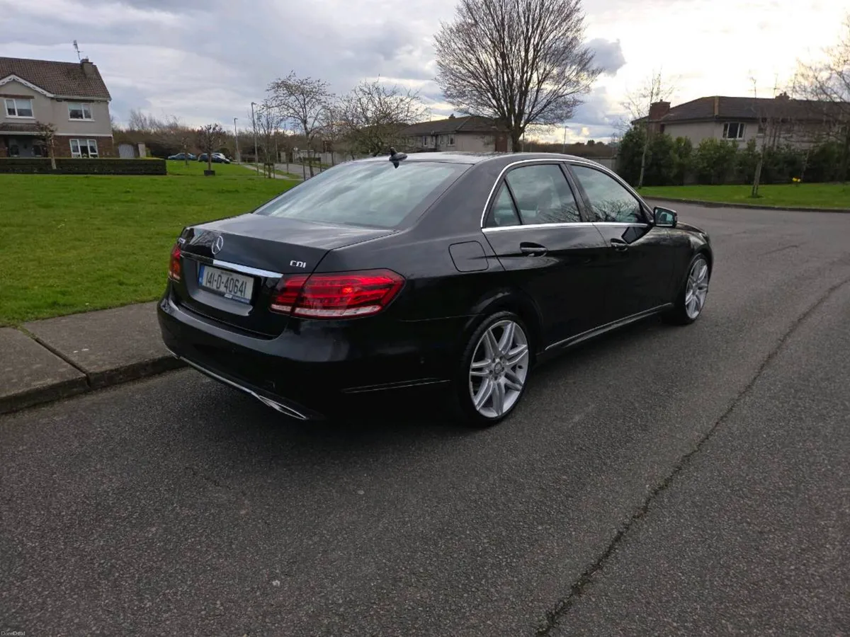 Mercedes-benz e220 - Image 2