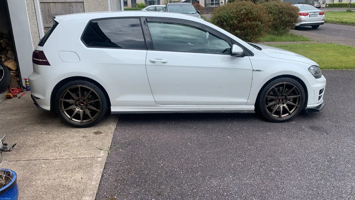 Volkswagen Golf 2015 - Image 1