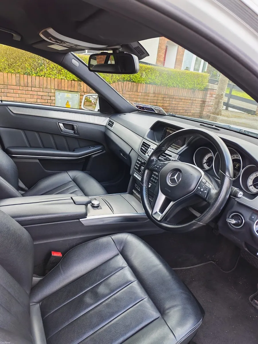 Mercedes-Benz E-Class 2013 Low millage - Image 4