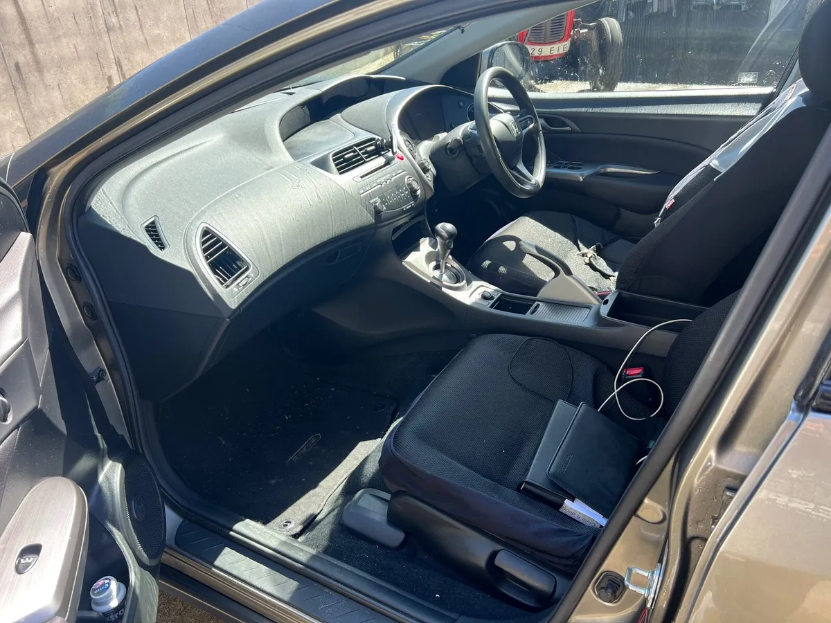 Honda Civic 2009 - Image 2