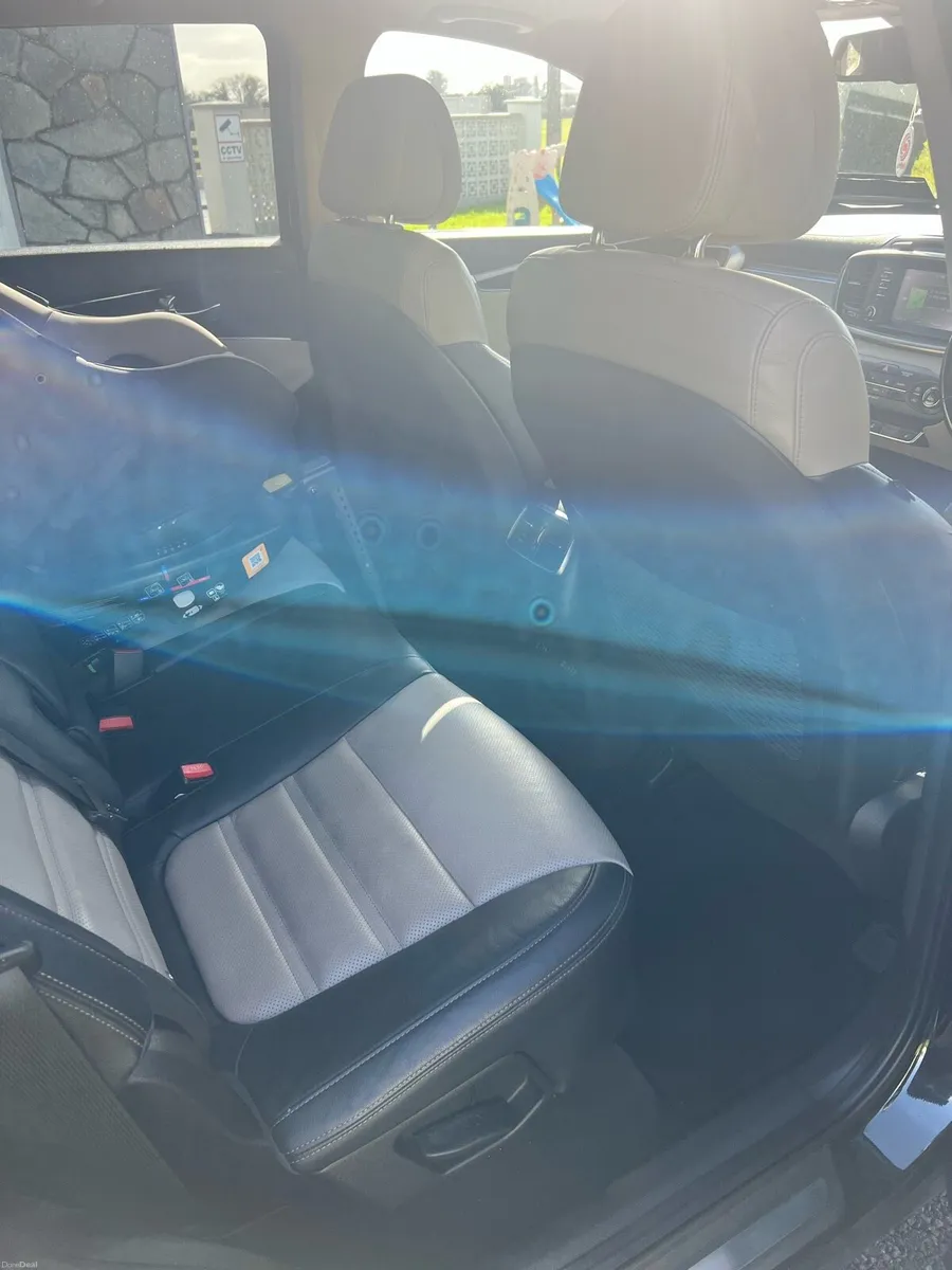 ⭐️⭐️⭐️Kia Sorento Platinum AWD⭐️⭐️⭐️ - Image 3