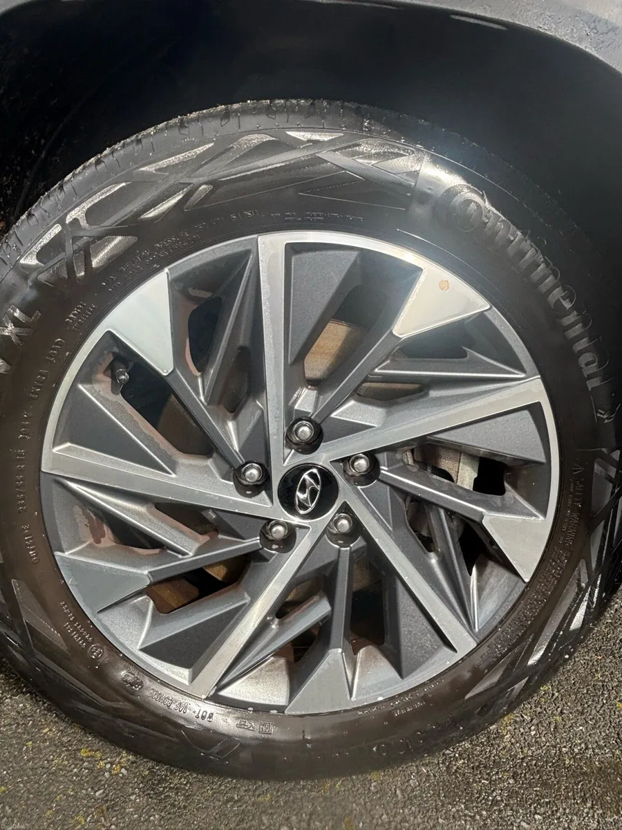 Hyundai Tucson executive / Only 11,000km/ - Image 2