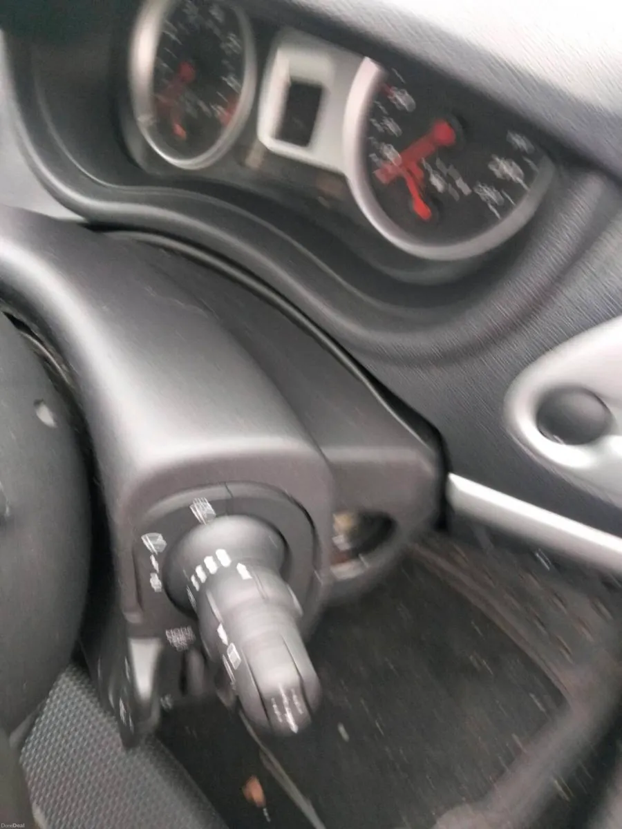 Renault Clio - Image 1