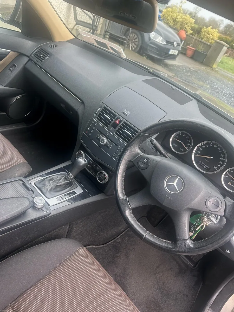 Mercedes C-Class Automatic - Image 4