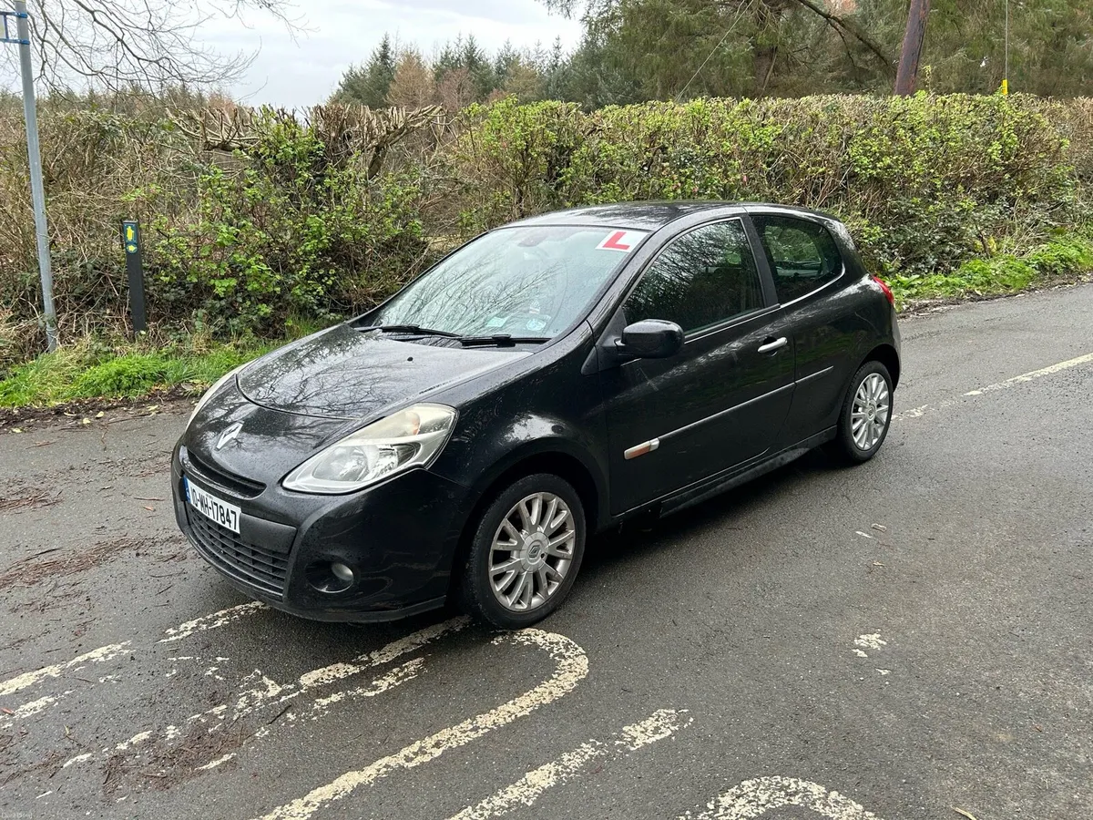 2010 Renault clio 1.2 petrol - Image 2