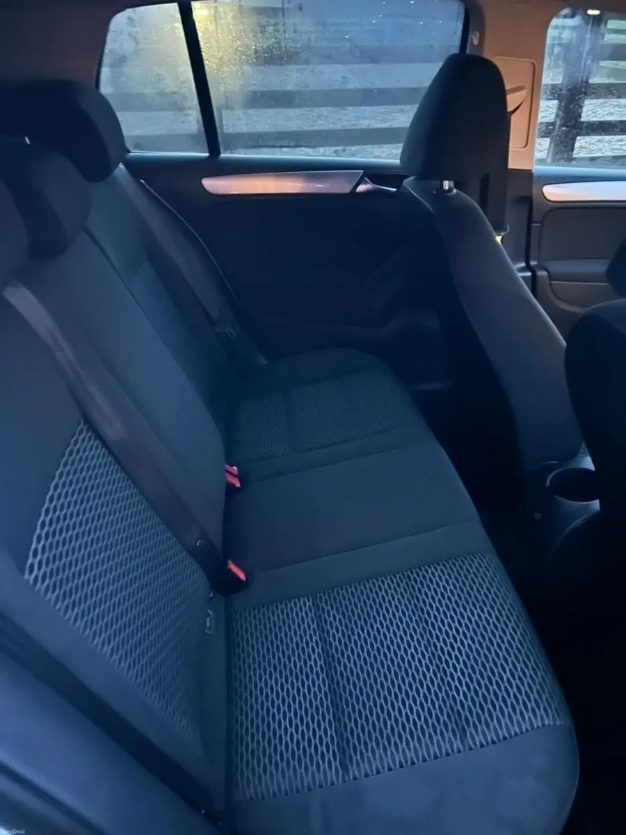 Volkswagen Golf 2011 - Image 2