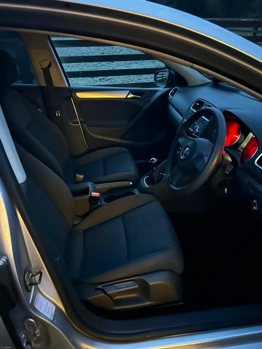 Volkswagen Golf 2011 - Image 4