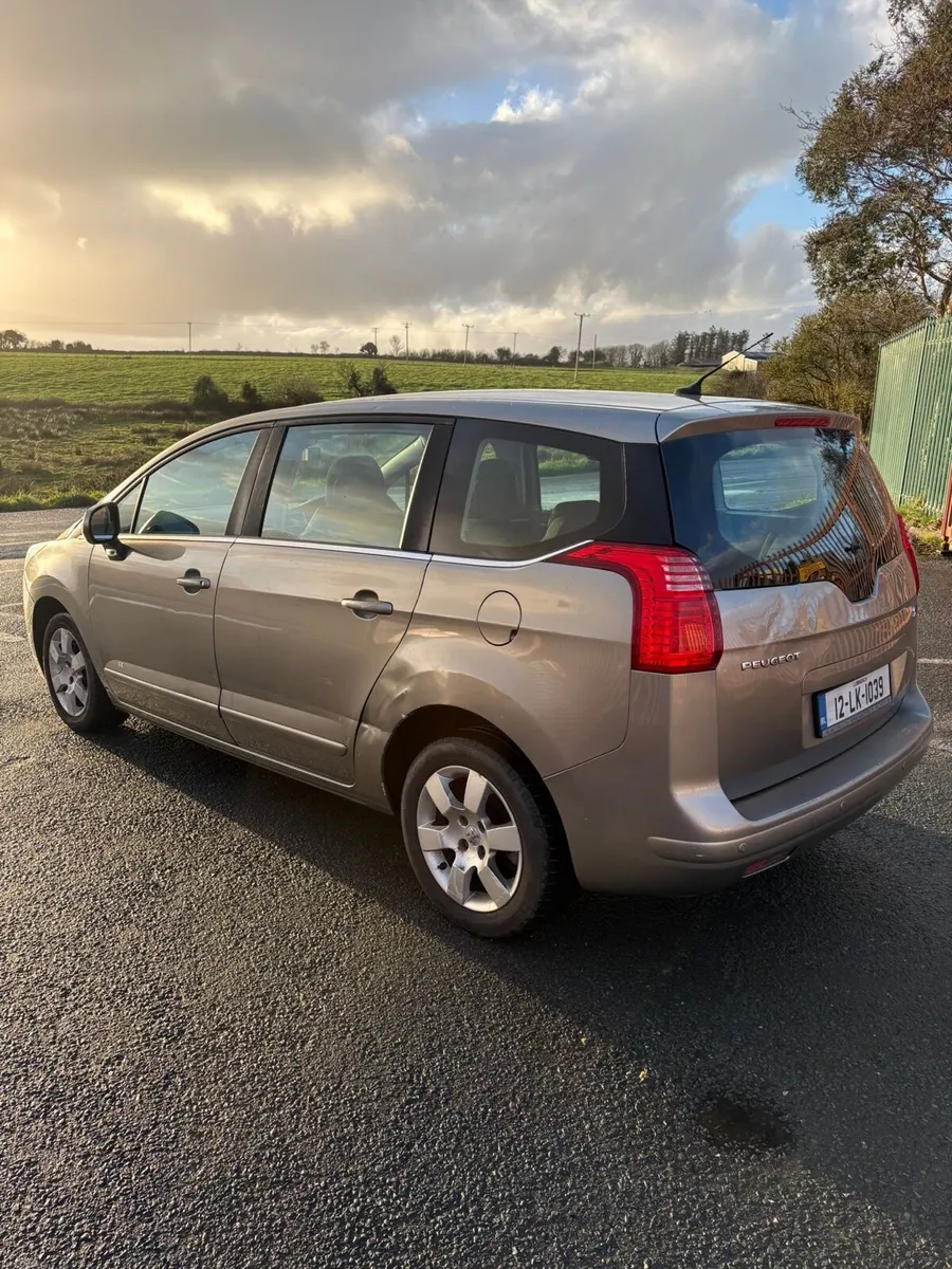 Peugeot 5008 2012 - Image 3