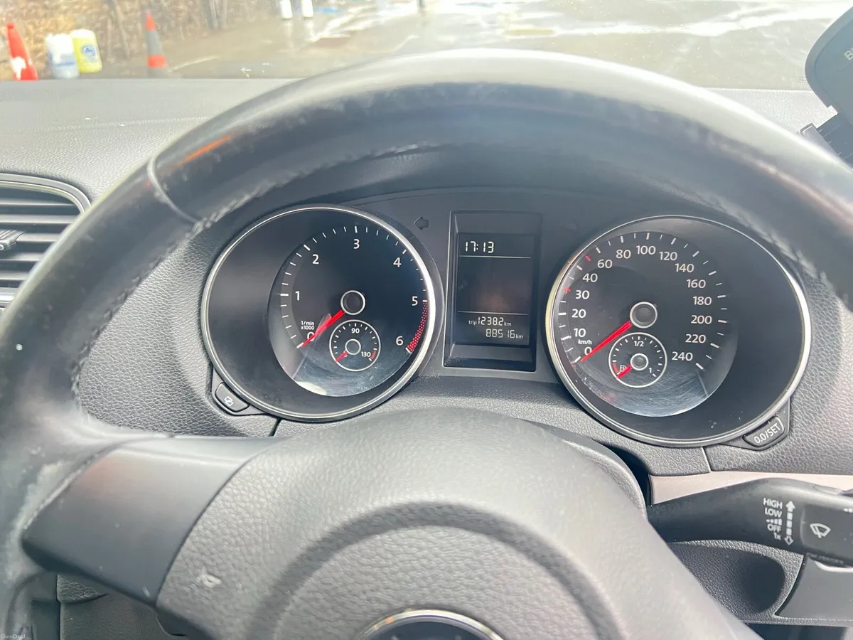 Volkswagen Golf 2011 - Image 2