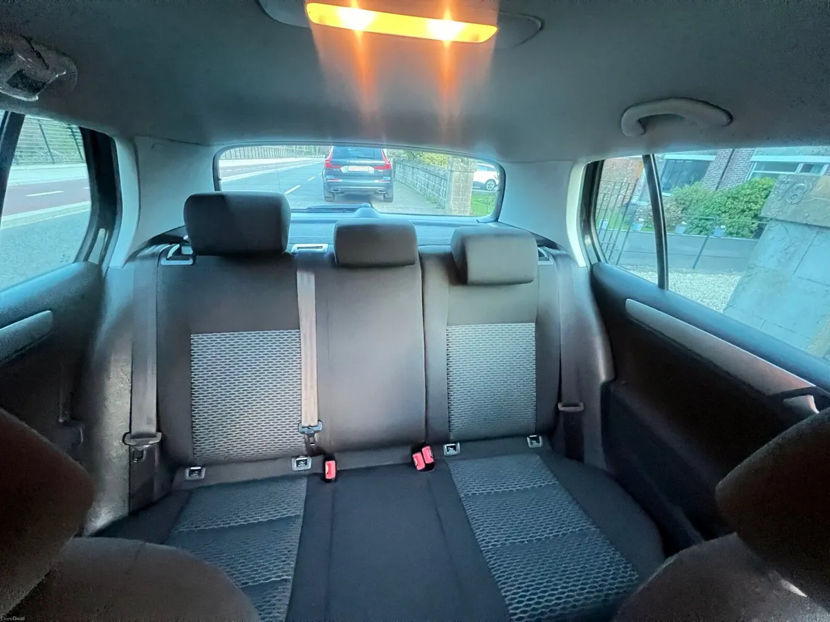 Volkswagen Golf 2011 - Image 4