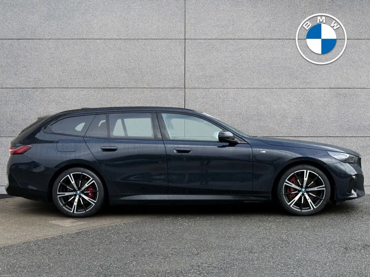 BMW i5 eDrive40 M Sport Pro Touring - Image 4
