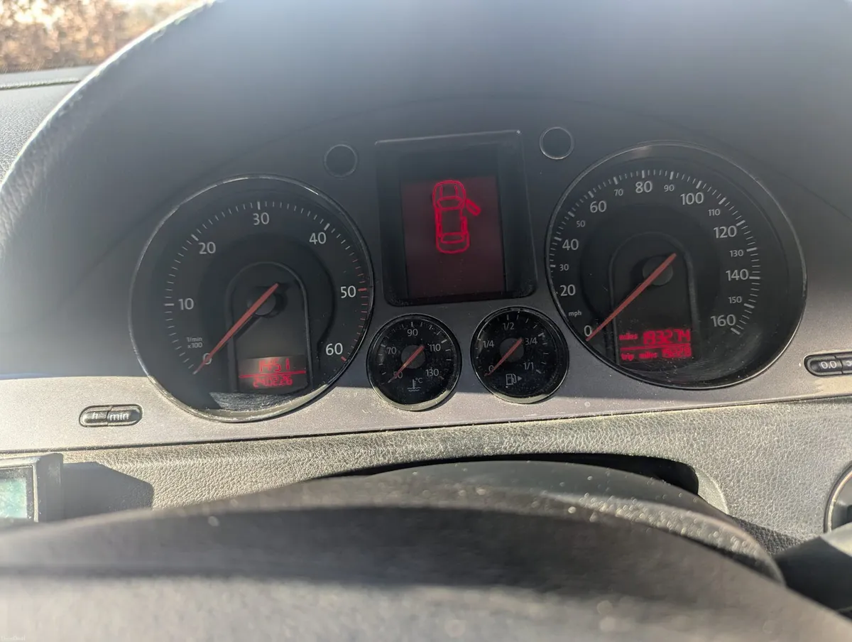 Volkswagen Passat - Image 4