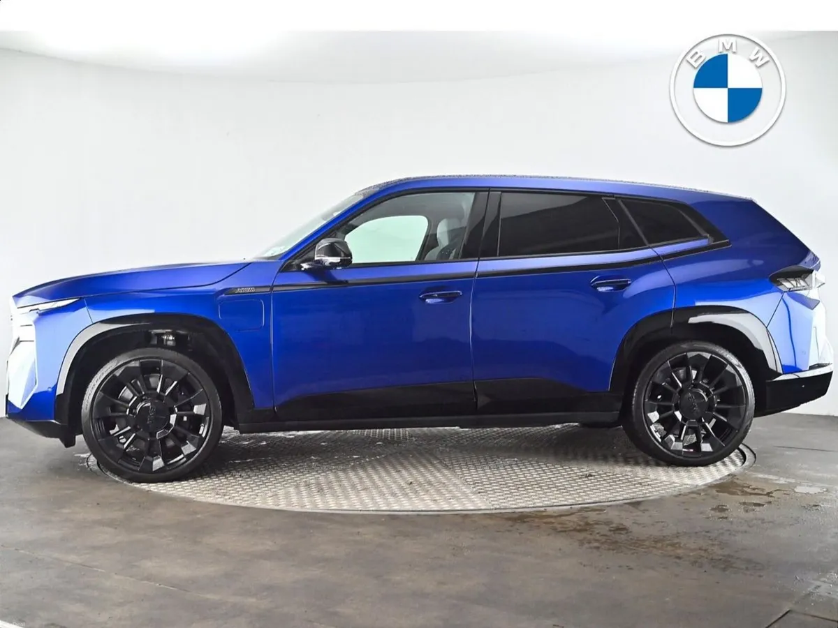 BMW XM 50e - Image 3