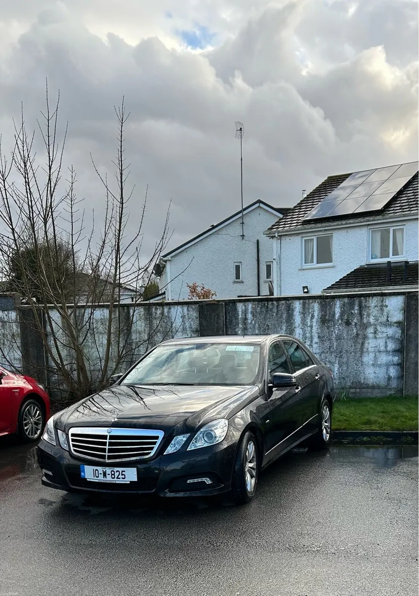 Mercedes E250 - Image 2