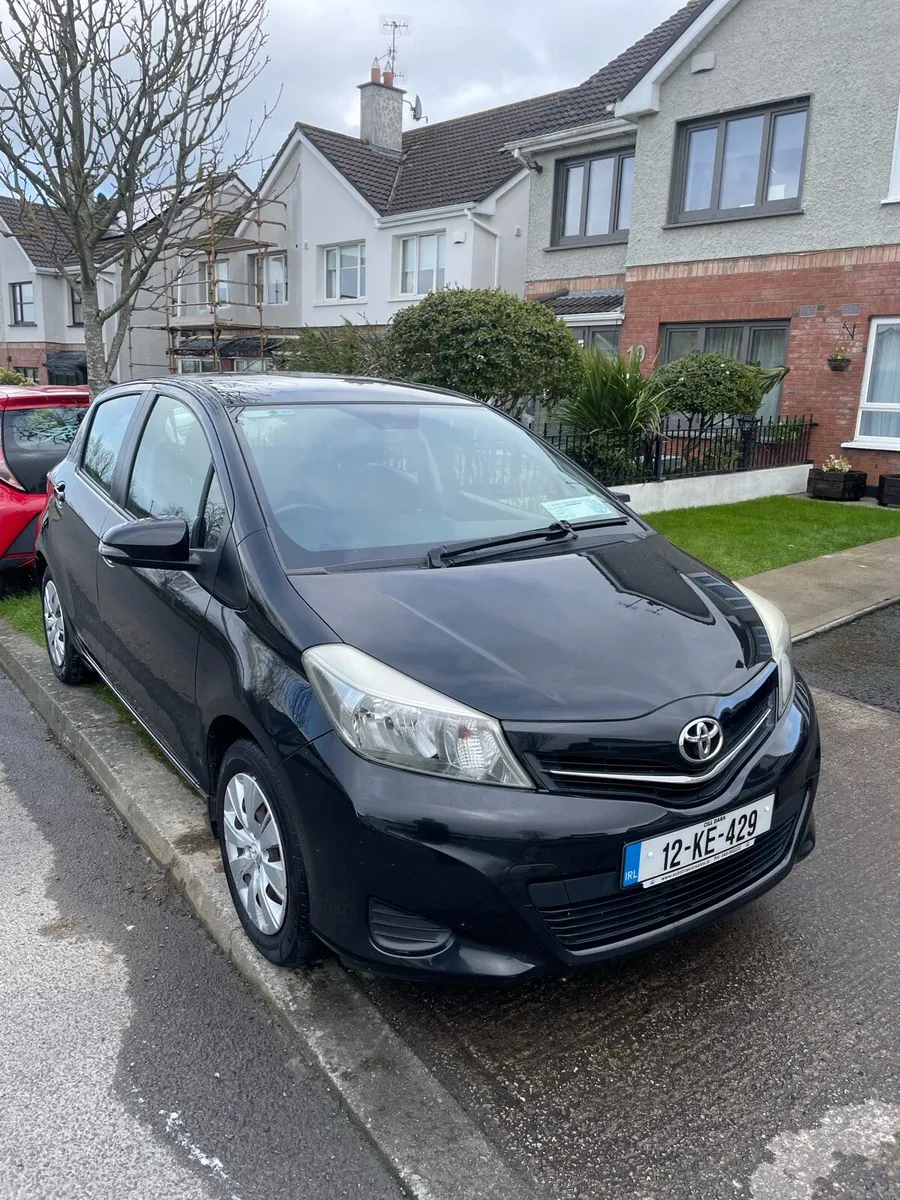 12 Toyota Yaris 4850€ - Image 4