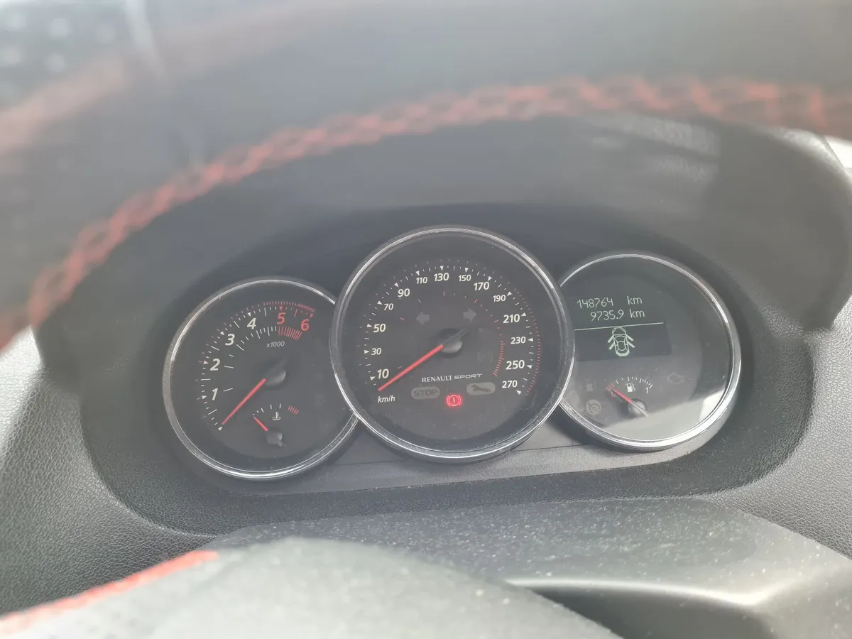 Renault Megane 2016 - Estate - Image 2