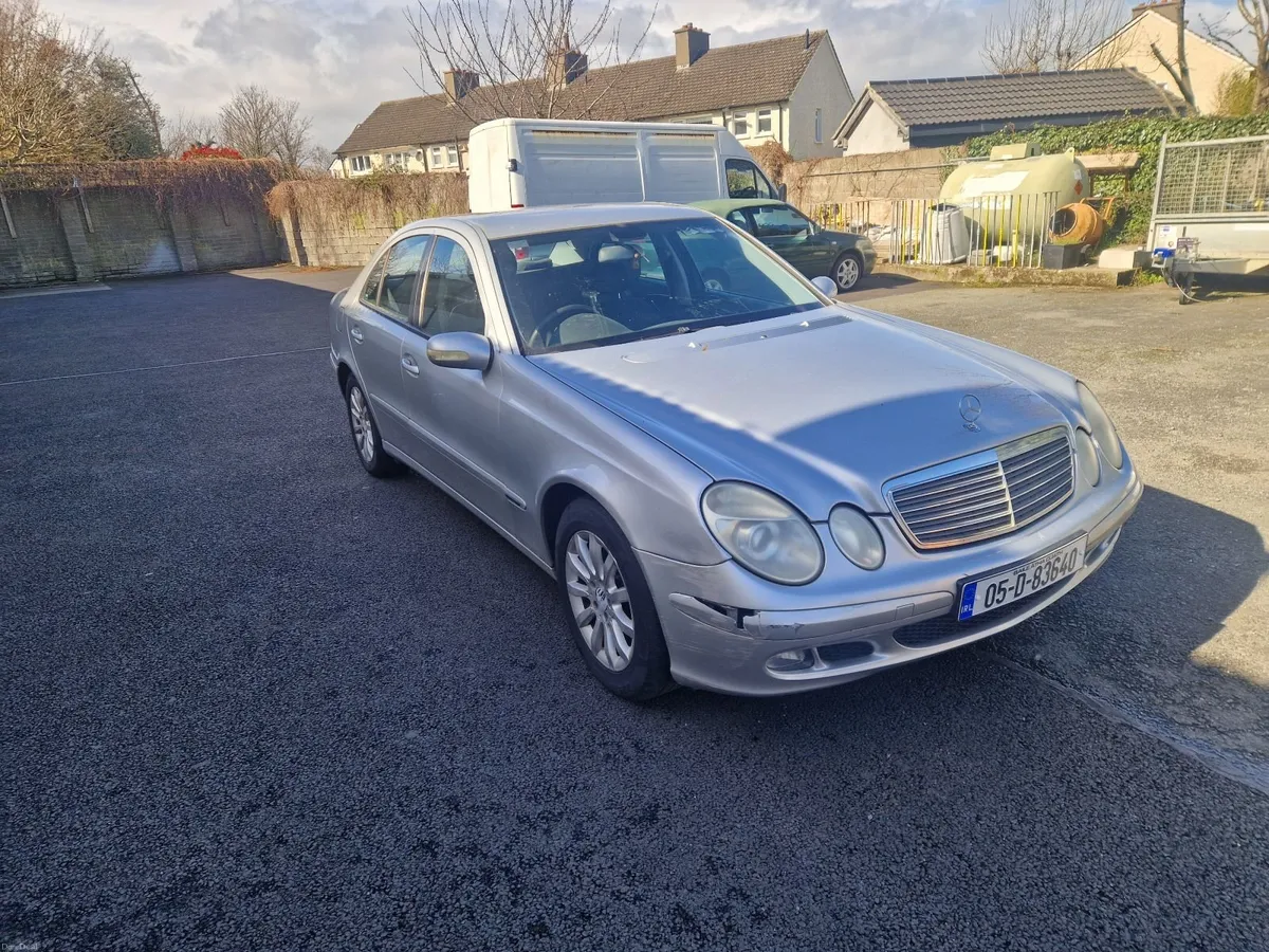 Mercedes-Benz E-Class 2005 - Image 4