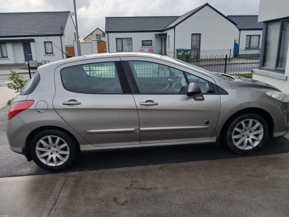 Peugeot 308 2011 - Image 1