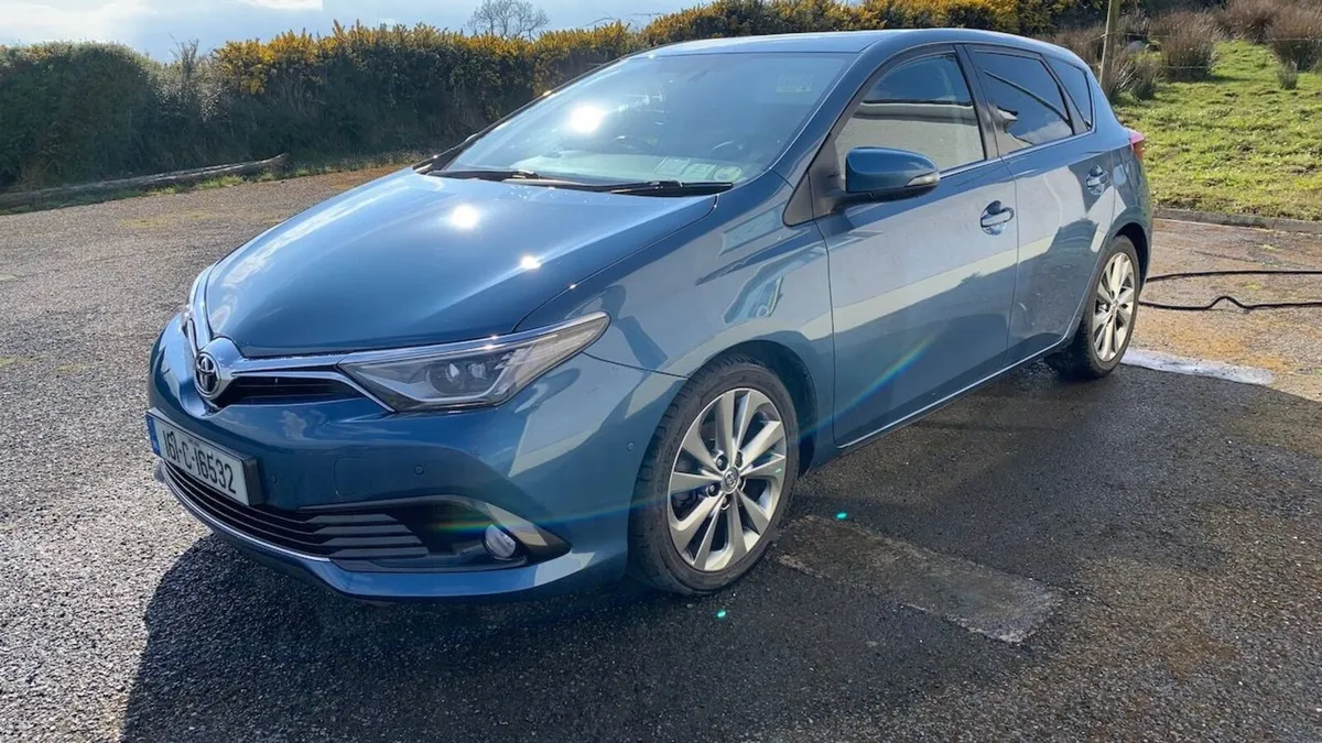 Toyota Auris 2016 Highest Spec Android Auto/Apple - Image 3