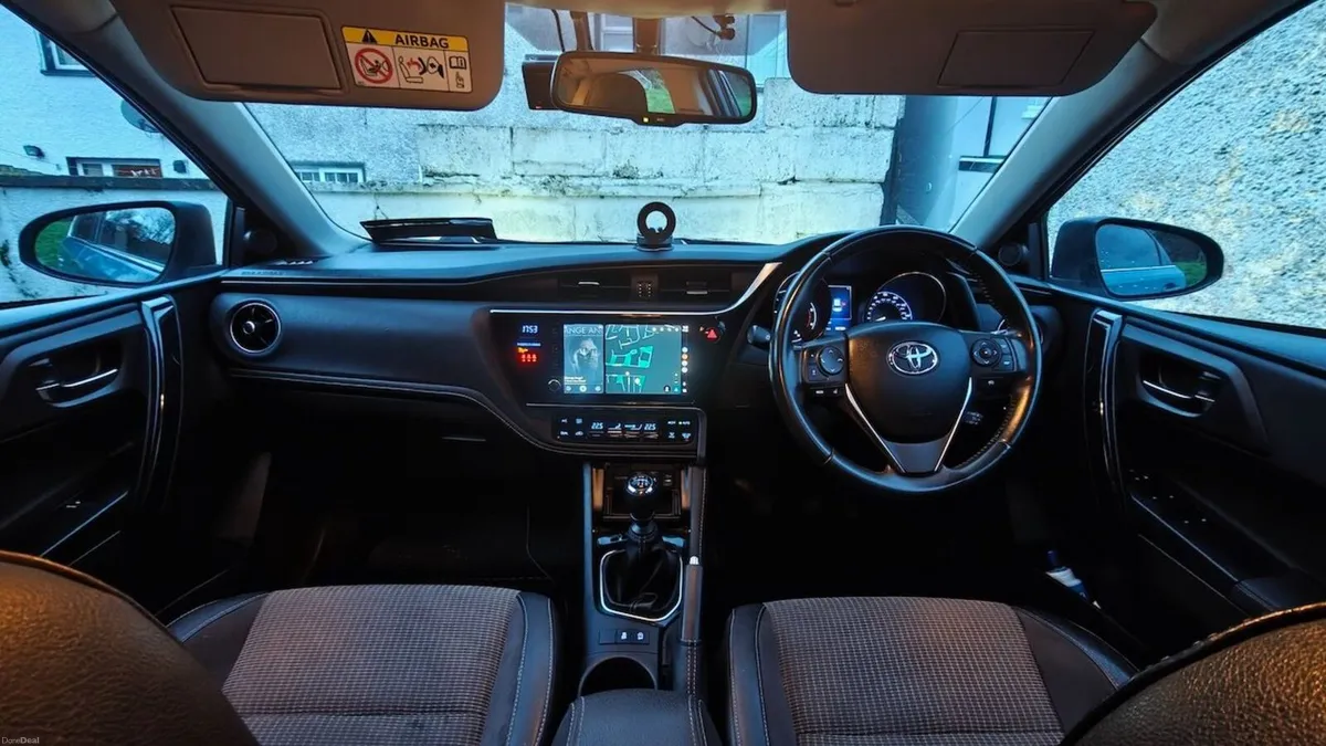 2016 Toyota Auris 1.6 EXCEL Apple Carplay/Android - Image 4