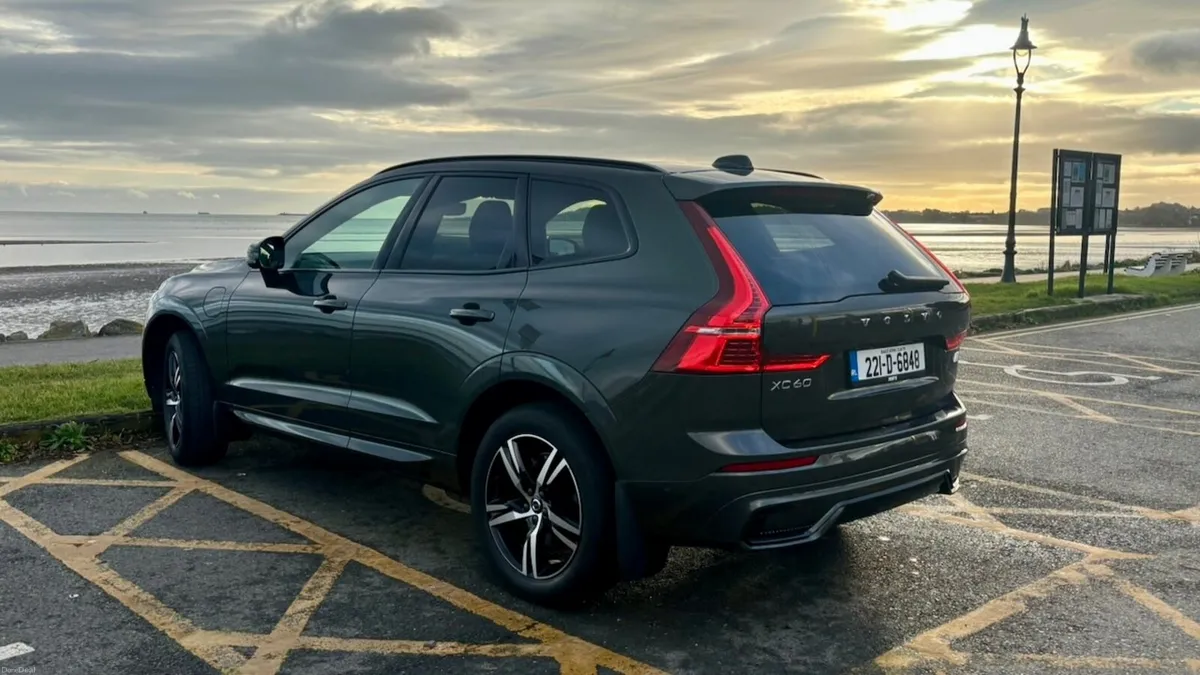Volvo XC60 T6 Recharge R-Design (221-D) - Image 3