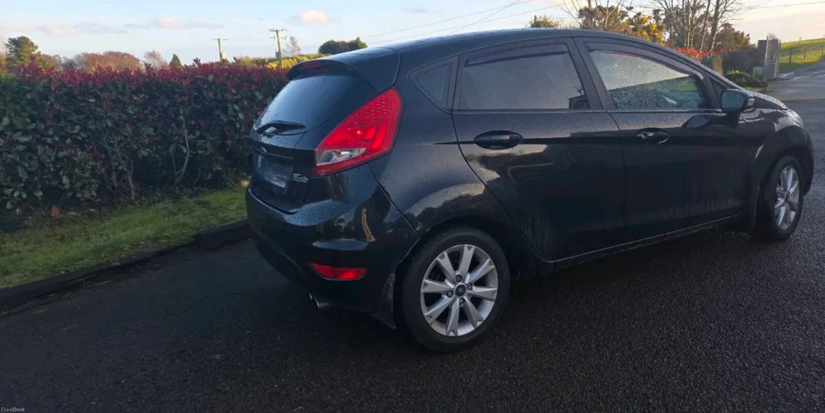 Ford Fiesta Zetec - Image 2