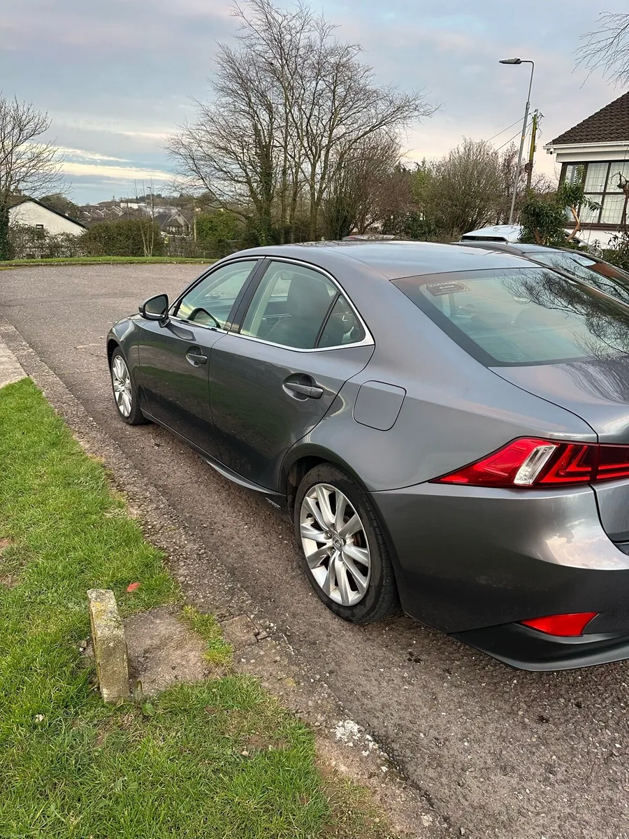 LEXUS IS 300H EXECUTIVE EDITOON - Image 3