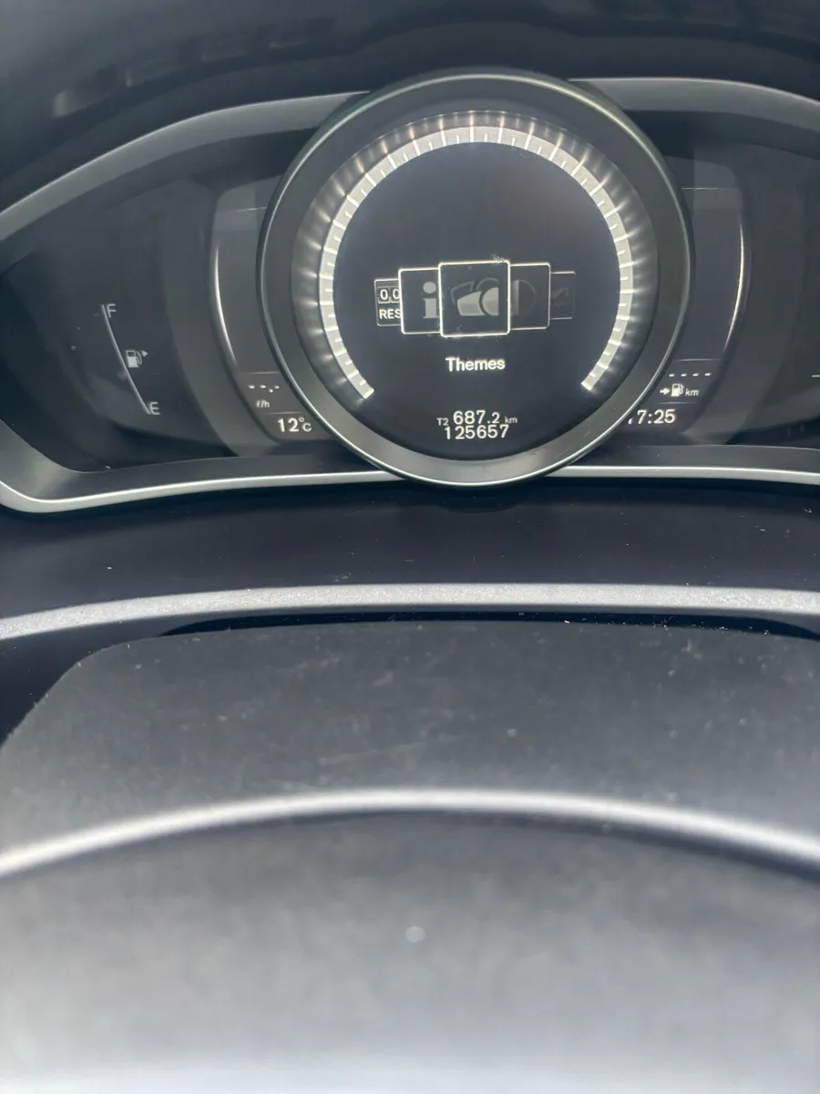 Volvo V40 2017 - Image 3