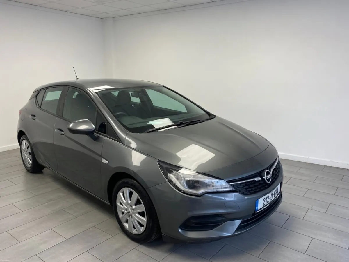 Opel Astra 2021 - Image 1