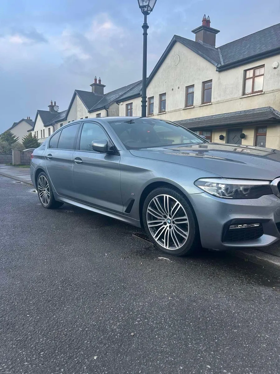 BMW 5-Series 2017 - Image 2