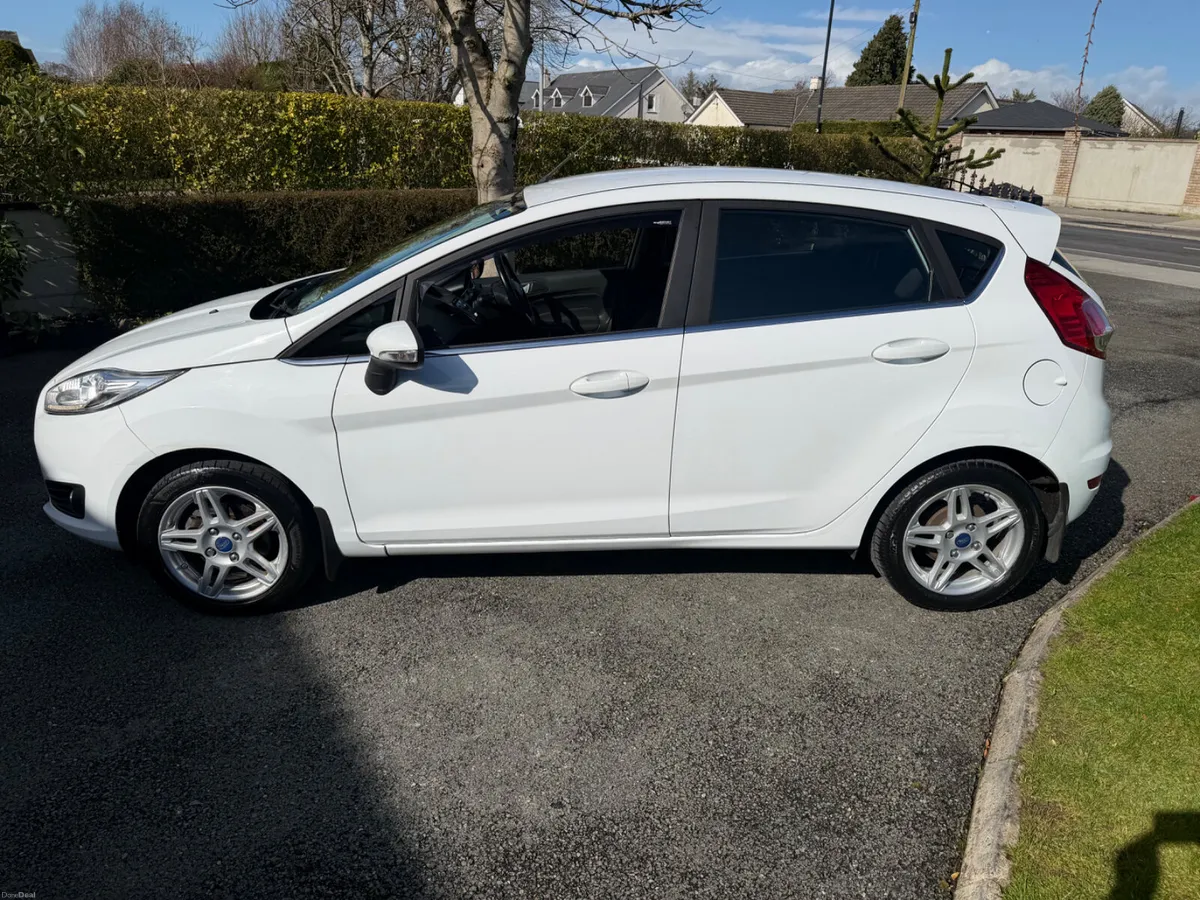 2015 Ford Fiesta 1.25 titanium low kilometres - Image 1