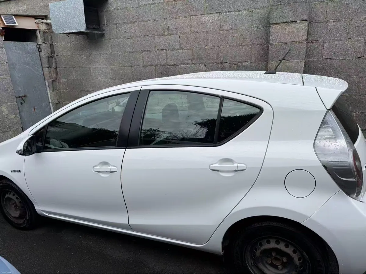 Toyota aqua - Image 2