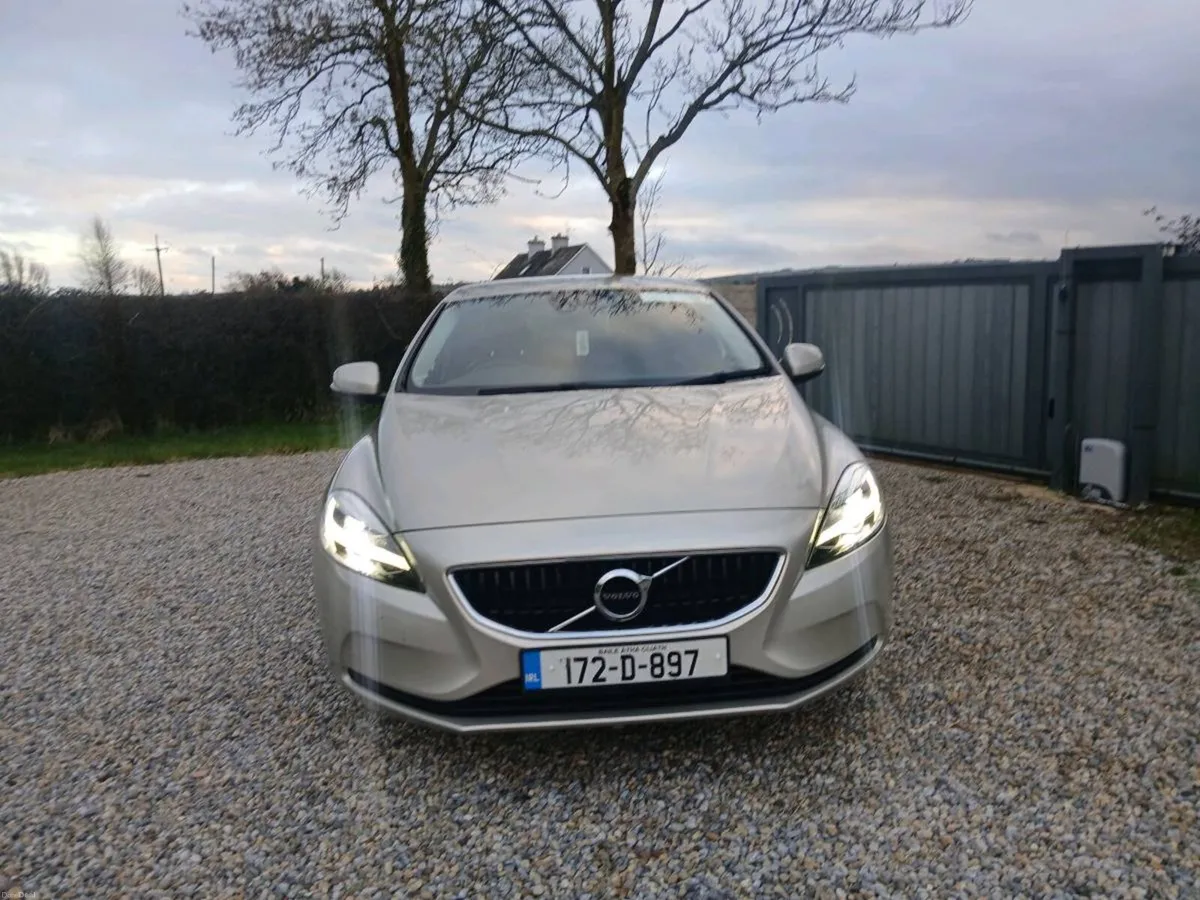 VOLVO V40 2.0 DIESEL - Image 2