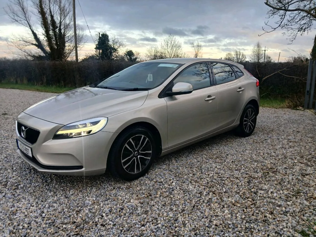 VOLVO V40 2.0 DIESEL - Image 3