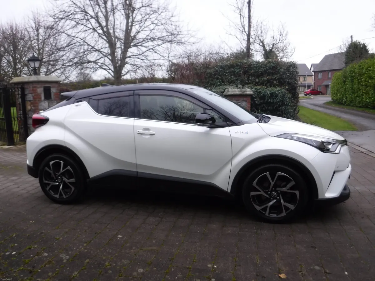Toyota C-HR 1.8 AUTO HYBRID HIGH SPEC LOW MILES - Image 2