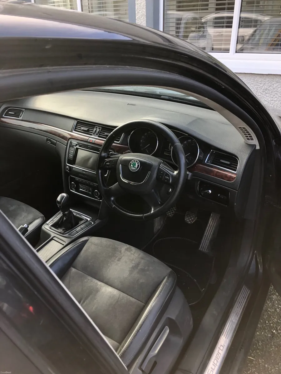 Skoda Superb 2011 - Image 2