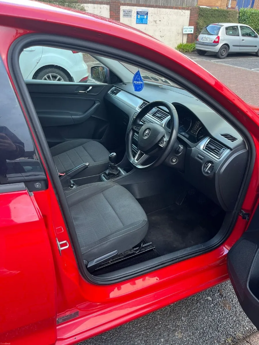 Skoda Rapid 2014 - Image 3