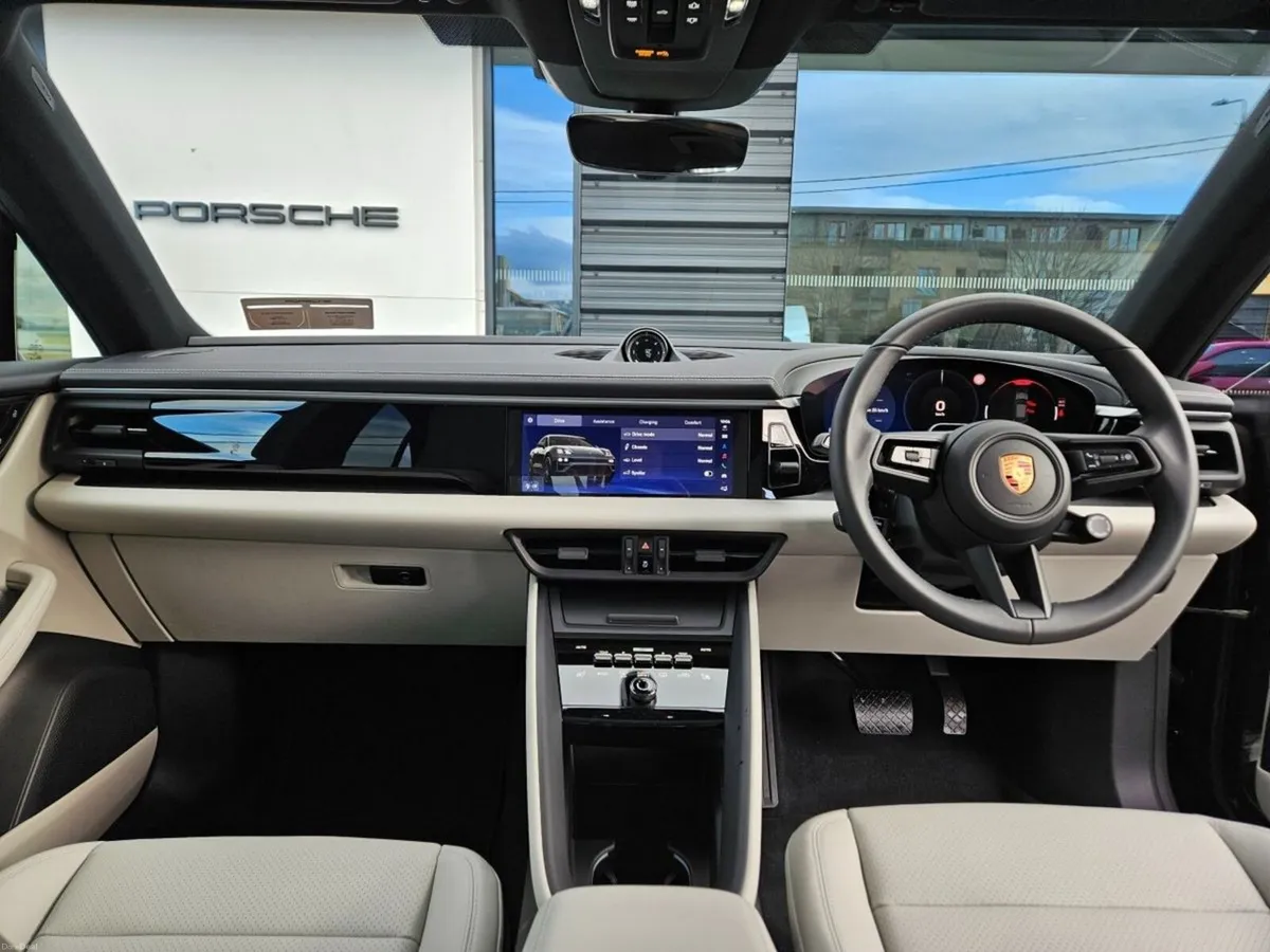 Porsche Macan 4 - Image 6