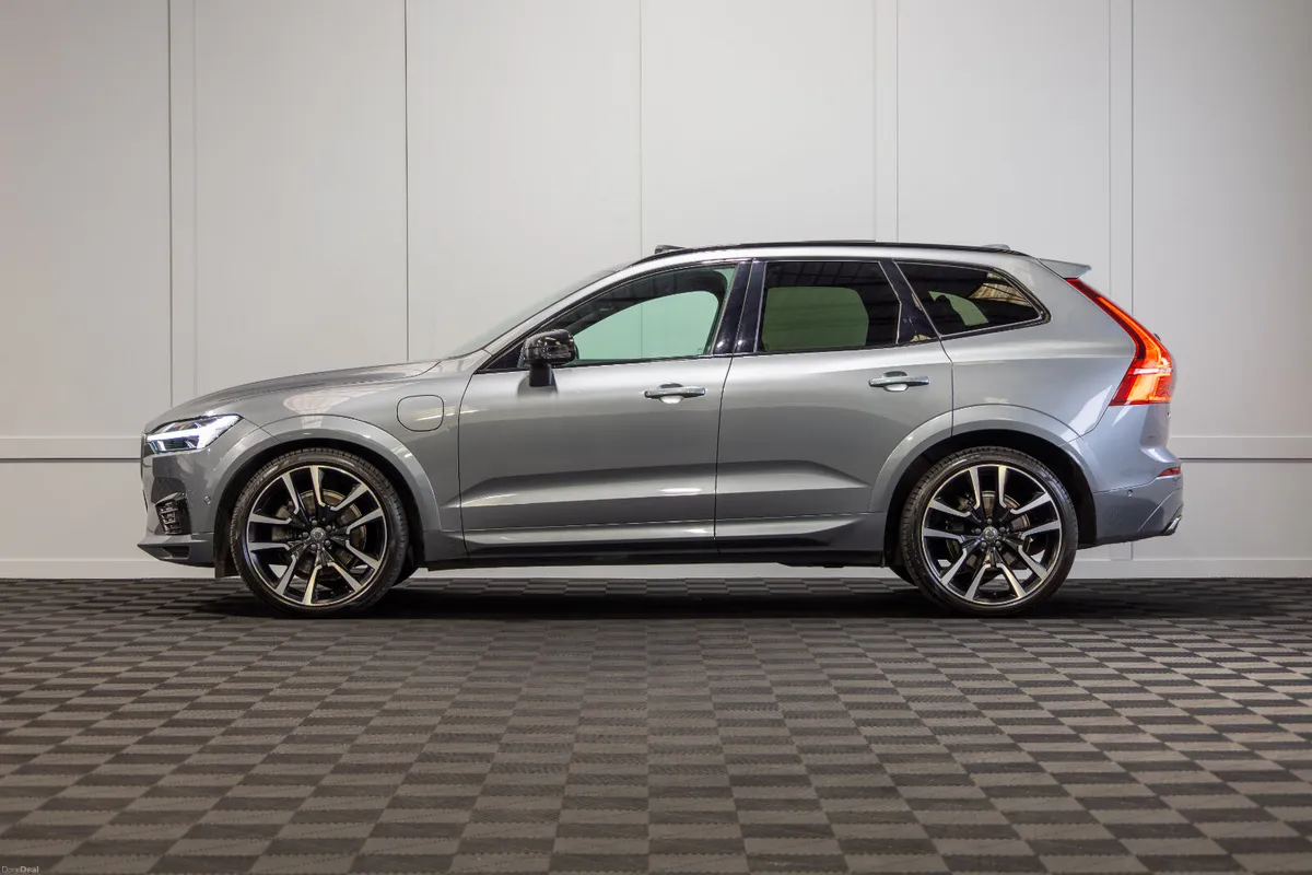 2020 Volvo XC60 R-Design Pro - Image 3