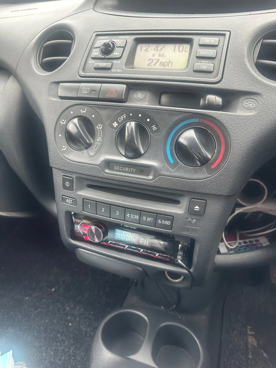 Toyota Yaris 2004 - Image 3