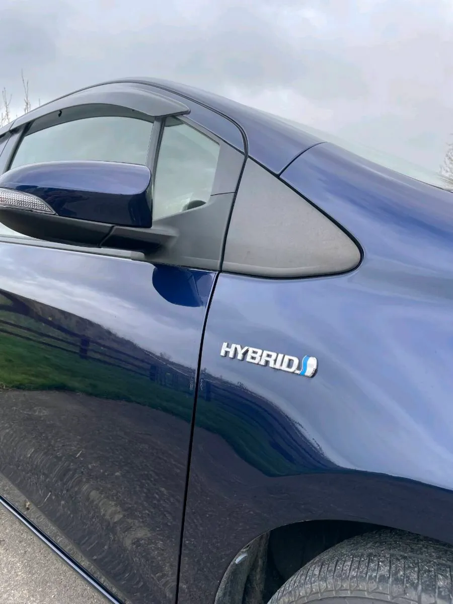 Toyota Vitz hybrid (keyless entry) - Image 4