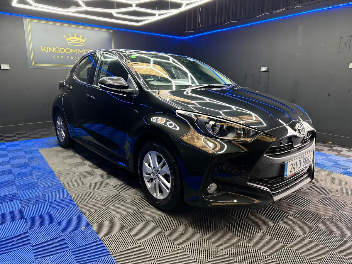 Toyota Yaris 1.5 petrol-hybrid,Automatic - Image 2