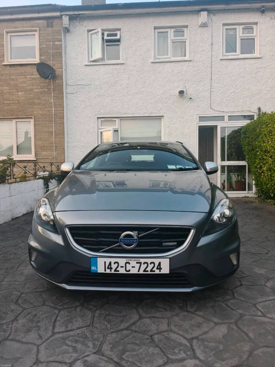 Volvo V40 2014 - Image 1