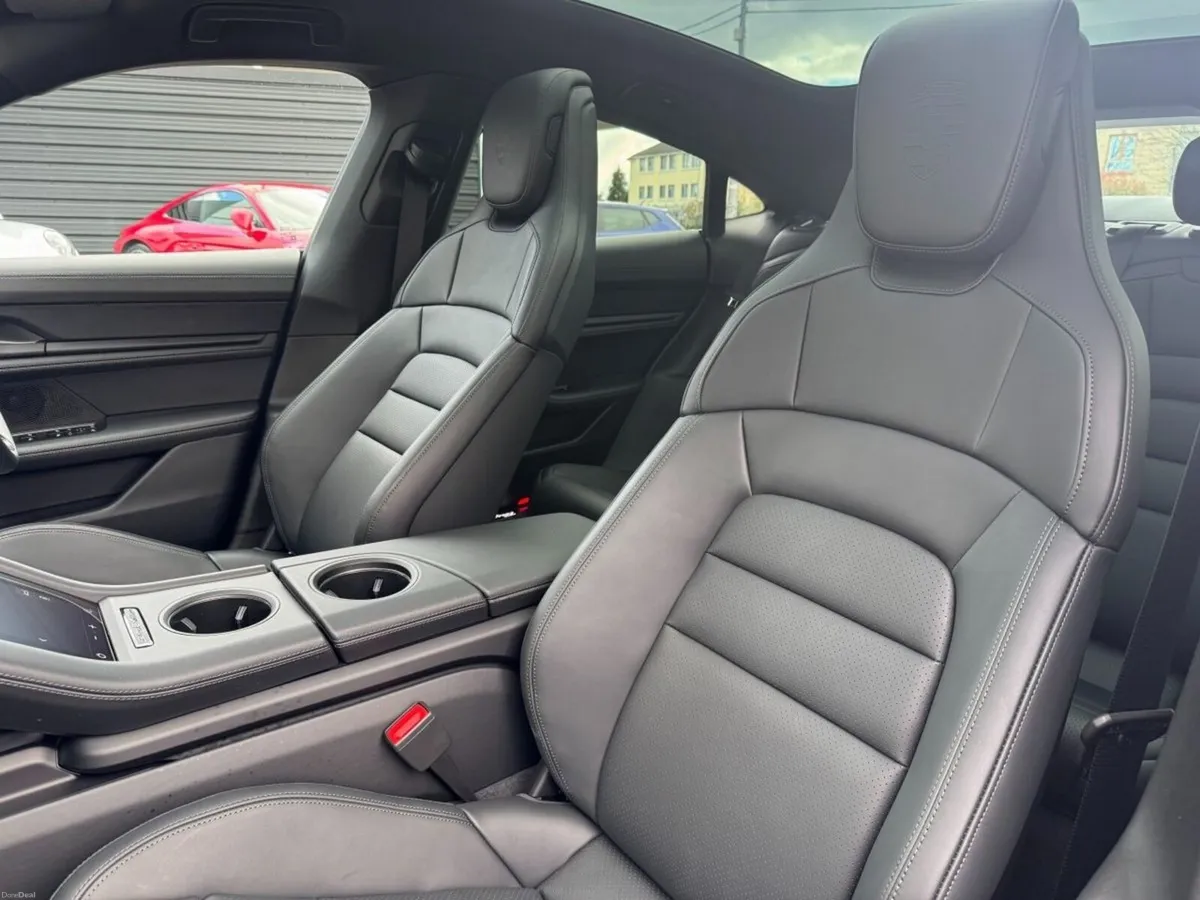 Porsche Taycan Black Edition - Image 5