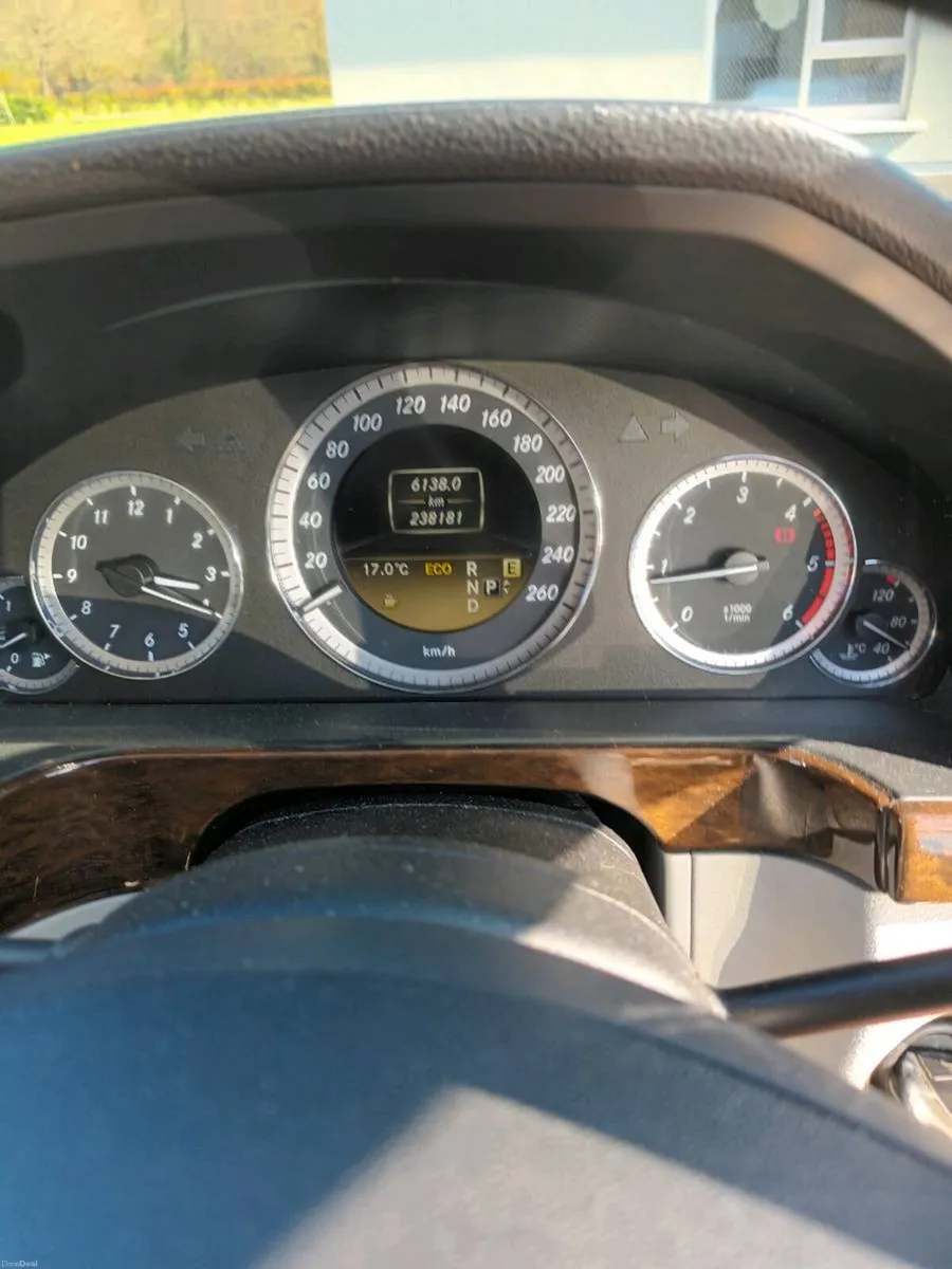 Mercedes E200 D 2012, 253500 km - Image 3
