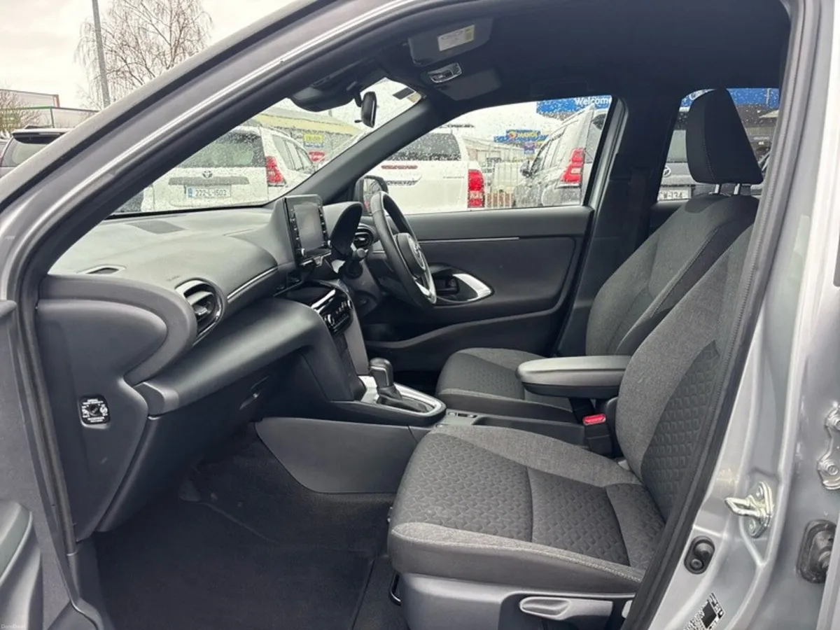 Toyota Yaris Cross LUNA SPORT BI-TONE - Image 6