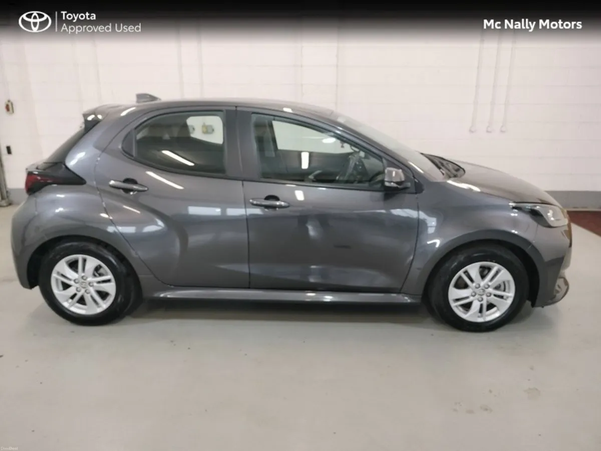 Toyota Yaris 1.5 HYBRID LUNA LOW KMS - Image 4