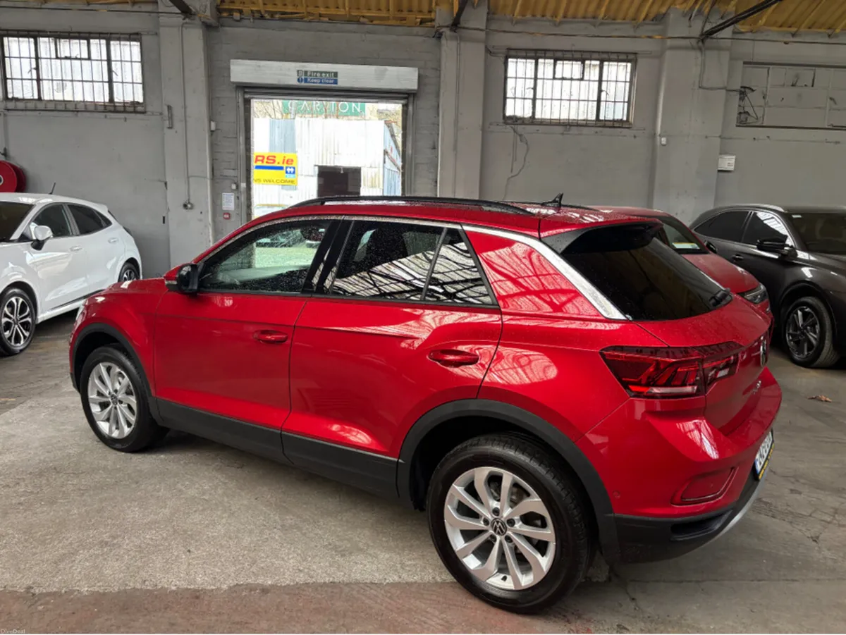 Volkswagen T-Roc LIF PLUS1.0TSI MANUAL 6SPEED FWD - Image 3