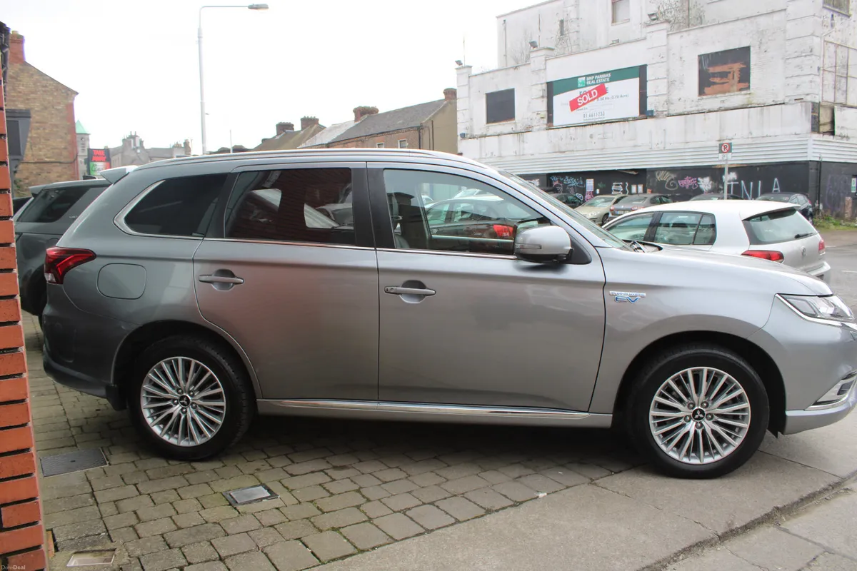 Mitsubishi Outlander PHEV INSTYLE AUTO 2019 - Image 3